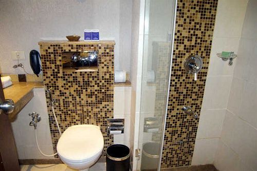 Hotel Lazy Lagoon Sarovar Portico Suites 3