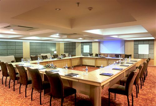 Hotel Sarovar Portico Indore 9