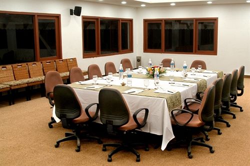 Hotel Lemon Tree Vembanad Lake Resort 11