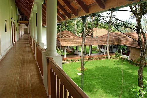 Hotel Lemon Tree Vembanad Lake Resort 2