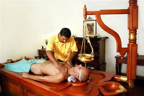 Hotel Lemon Tree Vembanad Lake Resort 20