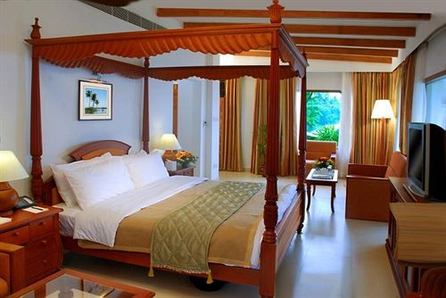 Hotel Lemon Tree Vembanad Lake Resort 9