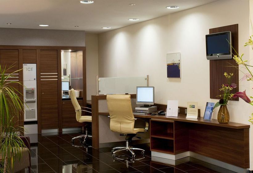 Hotel Holiday Inn Express Stuttgart Airport 8