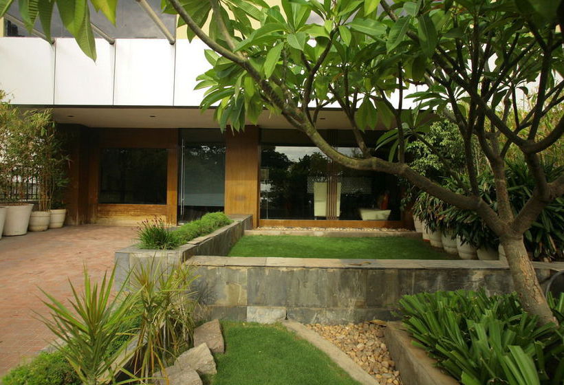 Hotel jüSTa on Necklace Road 14