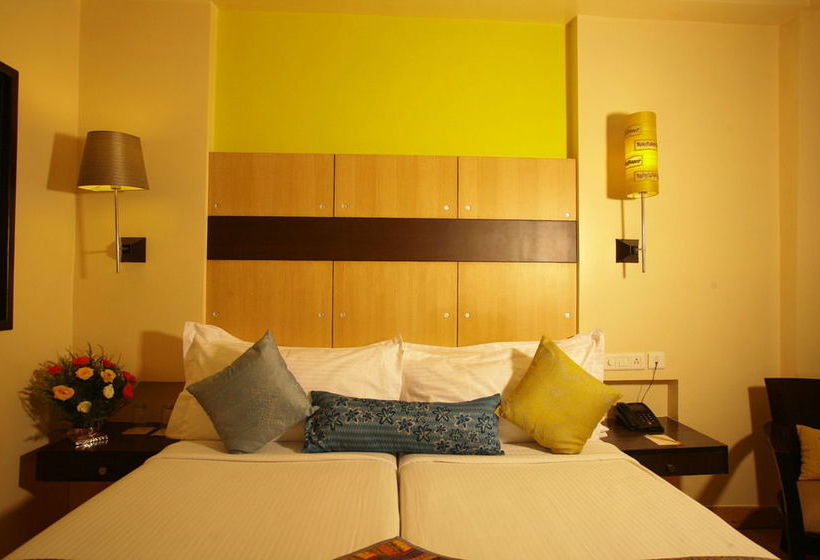 Hotel jüSTa on Necklace Road 15