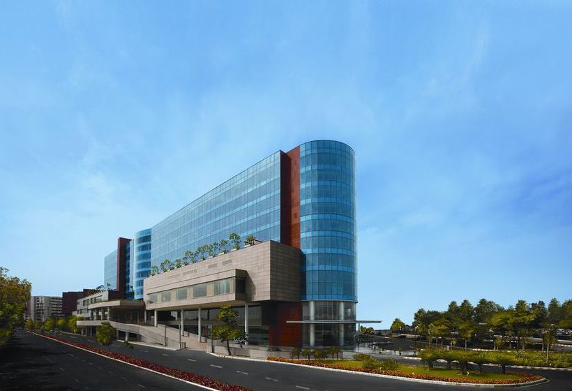 The Leela Kempinski Hotel & Residences 15