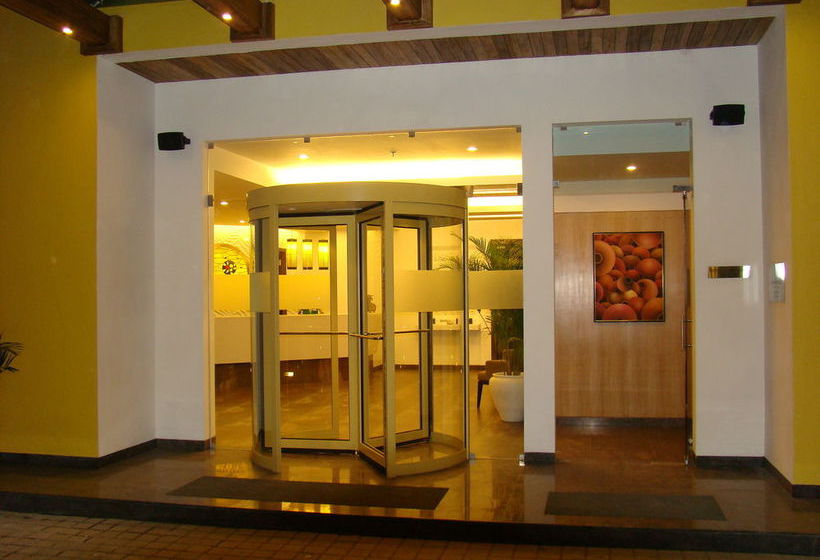Hotel Lemon Tree Chennai 13