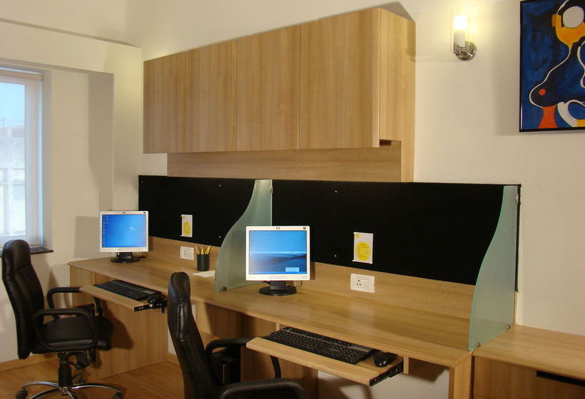 Hotel Lemon Tree Chennai 3