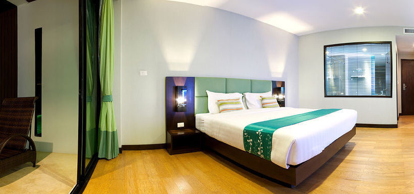 The Kris Condotel Bangtao 4