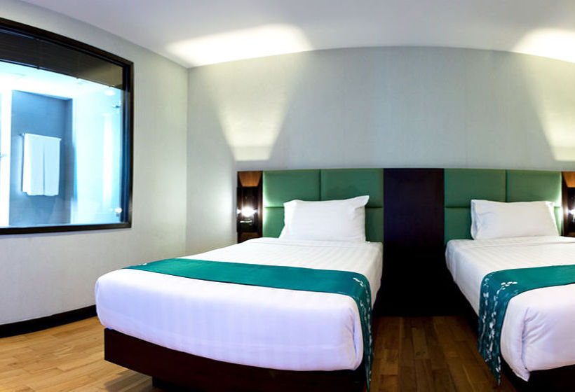 The Kris Condotel Bangtao 6