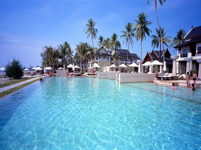 Apsara Beachfront Resort & Villa 11
