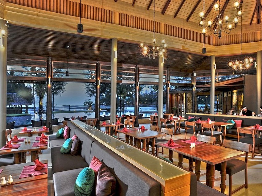 Apsara Beachfront Resort & Villa 8