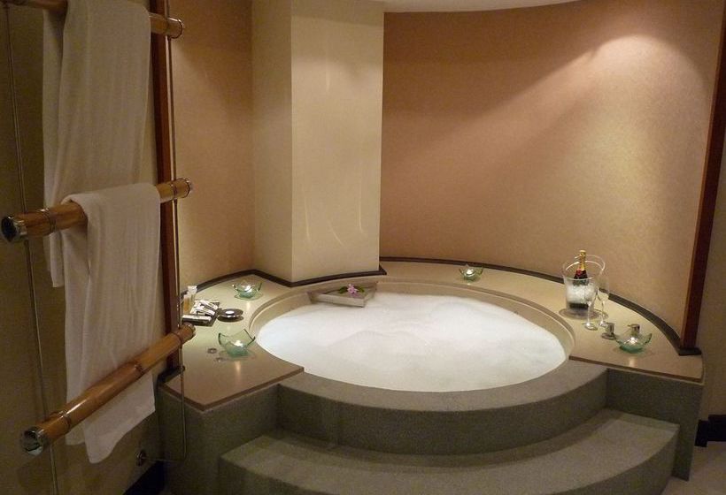 Hotel The Aspasia Phuket 6