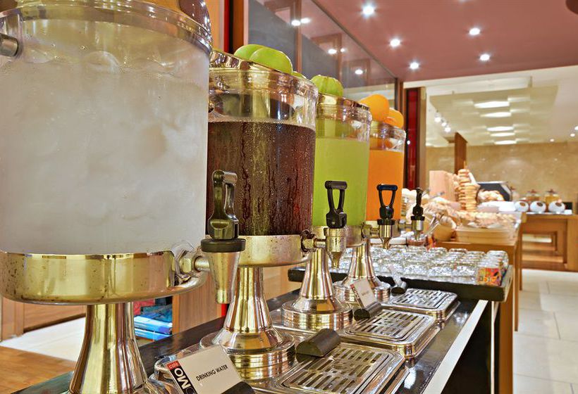 Novotel Phuket Surin Beach Resort 12