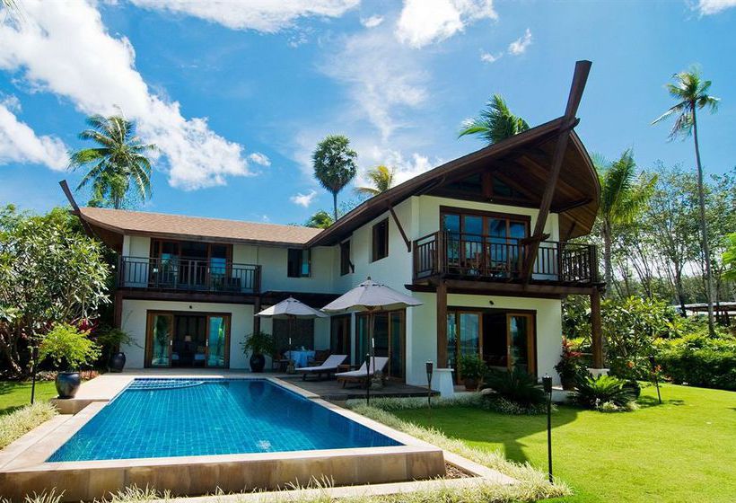 Hotel The Village Coconut Island Beach Resort 10