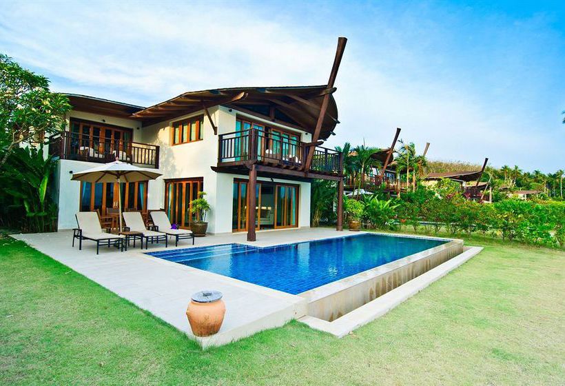 Hotel The Village Coconut Island Beach Resort 19