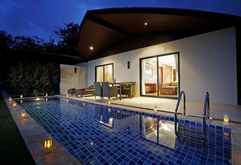 Hotel The Village Coconut Island Beach Resort 2