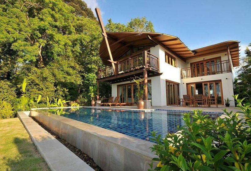 Hotel The Village Coconut Island Beach Resort 8