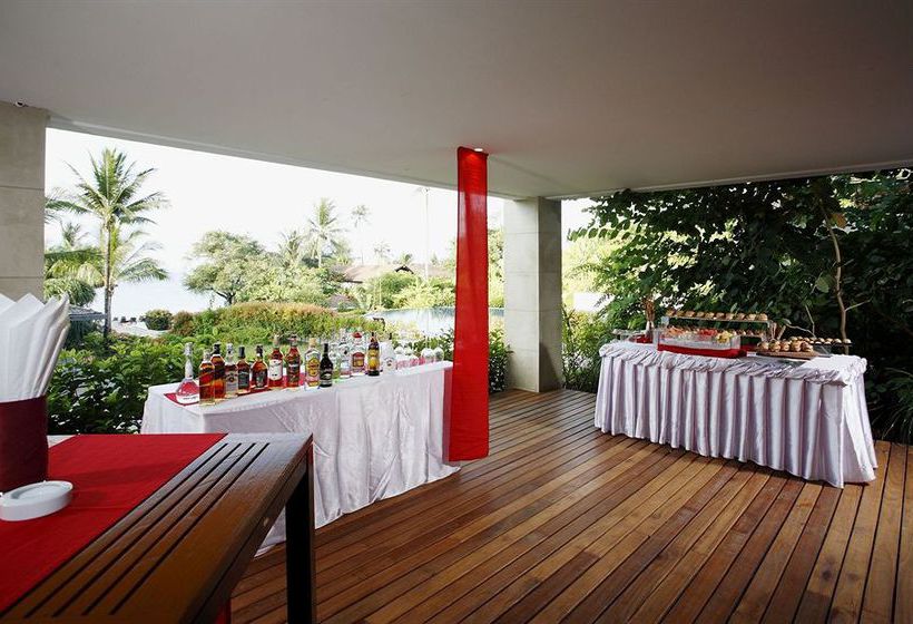 Hotel The Village Coconut Island Beach Resort 9