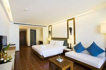 Hotel The Sea Patong 10