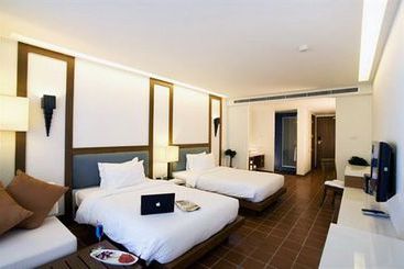 Hotel The Sea Patong 11