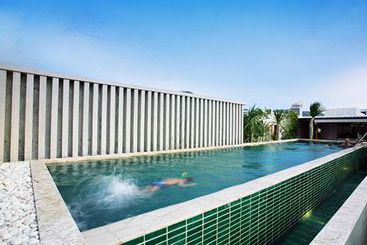 Hotel The Sea Patong 5