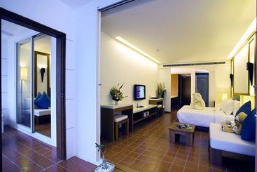 Hotel The Sea Patong 8