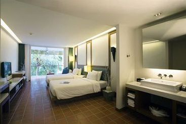 Hotel The Sea Patong 9