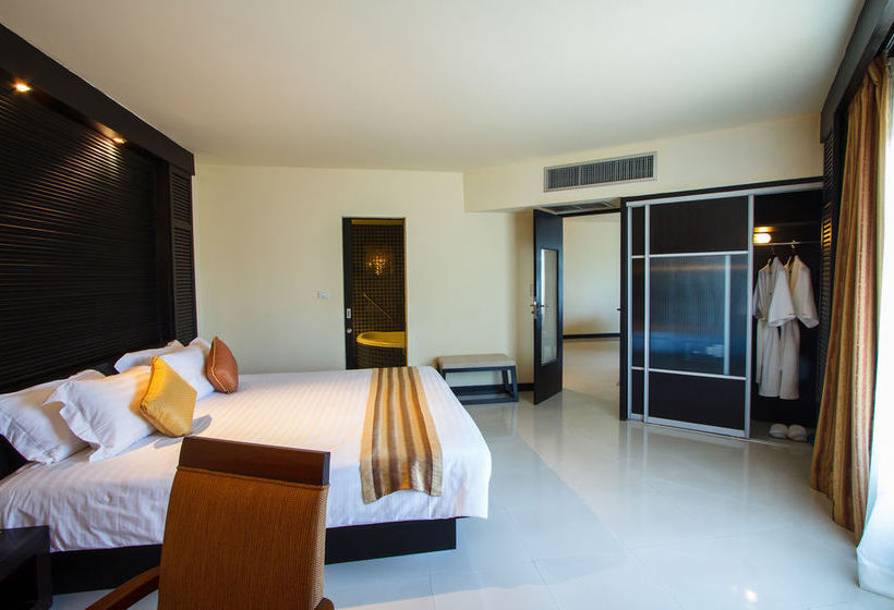 Novotel Chumphon Beach Resort & Golf 12