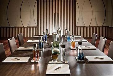 Hotel Renaissance Phuket Resort & Spa 10