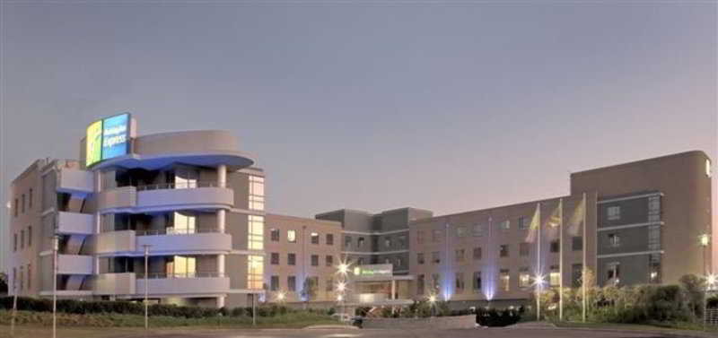 Hotel Holiday Inn Express Sandton Woodmead 9