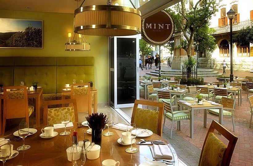 Hotel Taj Cape Town 9