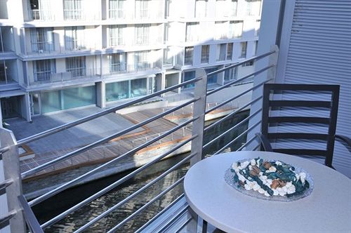 Harbour Bridge Hotel & Suites 12