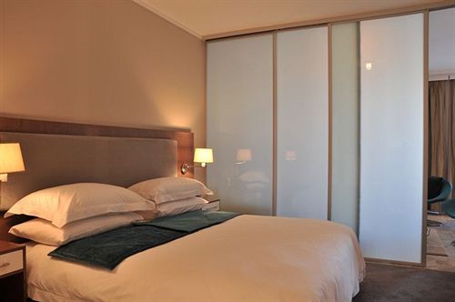 Harbour Bridge Hotel & Suites 16