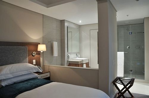 Harbour Bridge Hotel & Suites 17