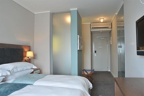 Harbour Bridge Hotel & Suites 18