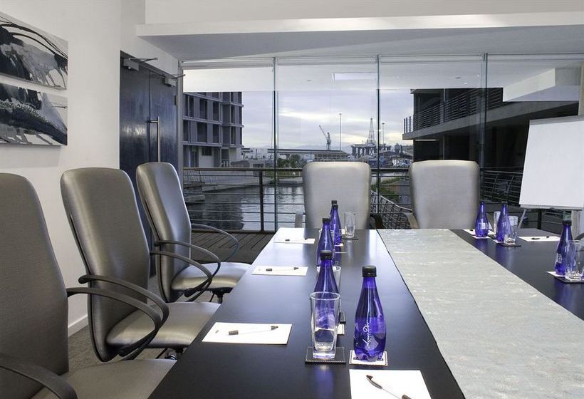 Harbour Bridge Hotel & Suites 2