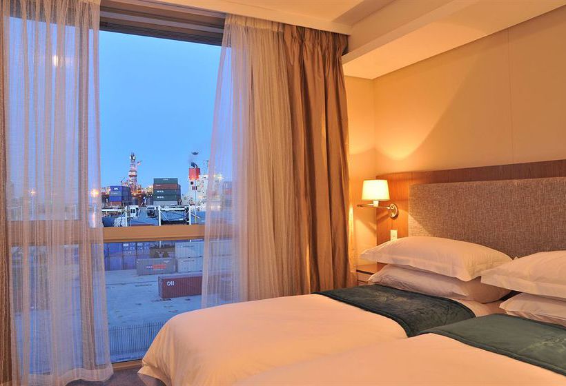 Harbour Bridge Hotel & Suites 3