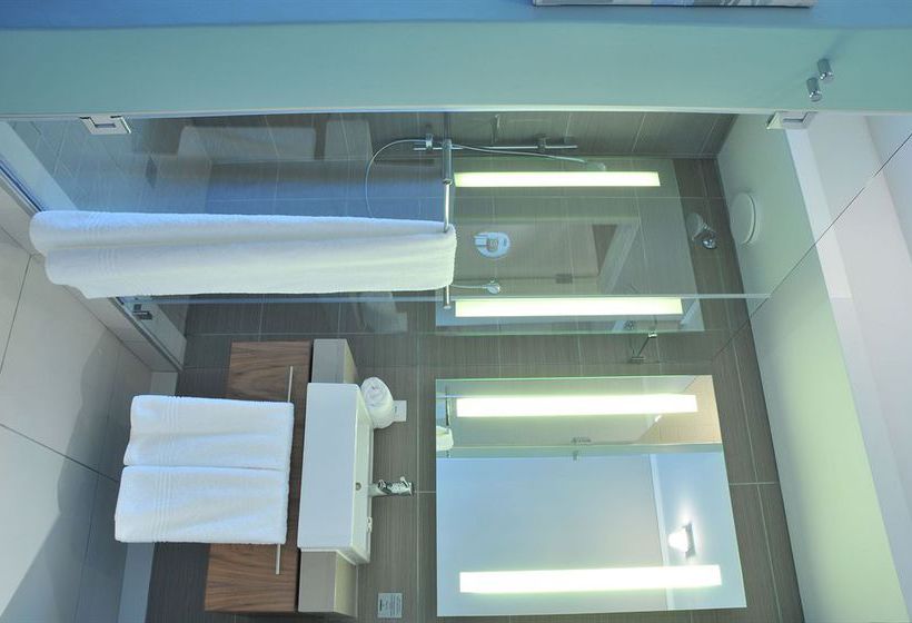 Harbour Bridge Hotel & Suites 5