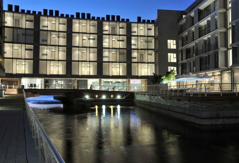 Harbour Bridge Hotel & Suites 6