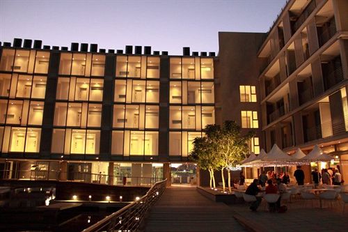 Harbour Bridge Hotel & Suites 8