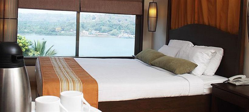 Hotel The Crown Goa 1