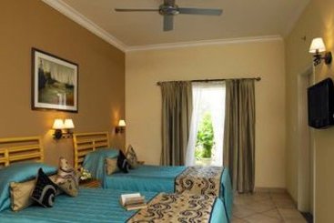 Hotel The Retreat By Zuri 8