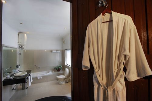 Contact Jayamahal Palace Hotel 16