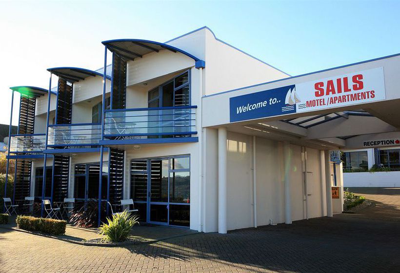 Hotel Sails On The Lake