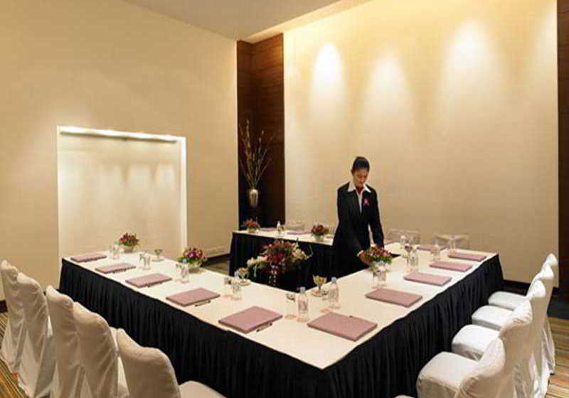 Hotel Royal Orchid Central Pune 6