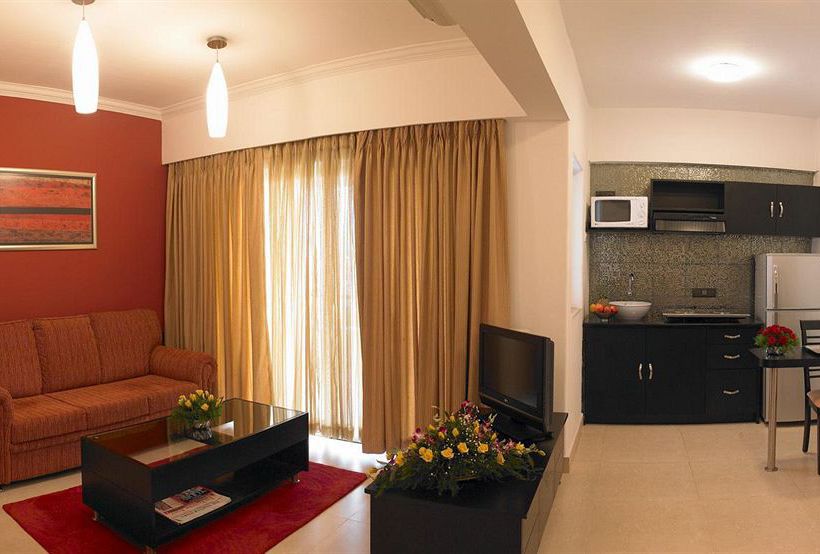 Hotel Royal Orchid Golden Suites 16