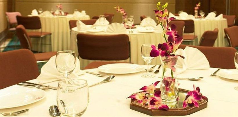 Hotel Royal Orchid Golden Suites 2