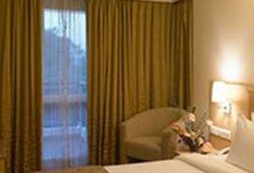Hotel Royal Orchid Golden Suites 20