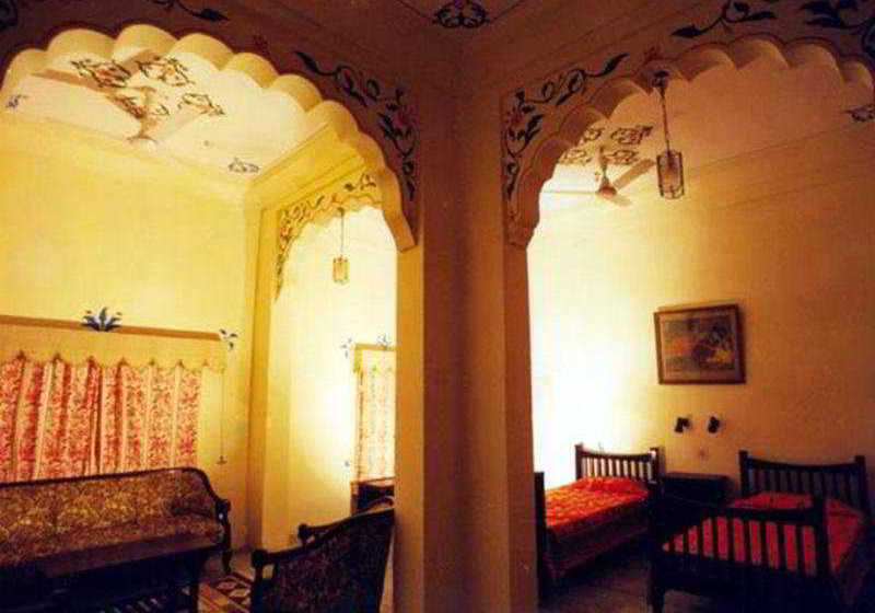 Hotel Jhalamand Garh 3